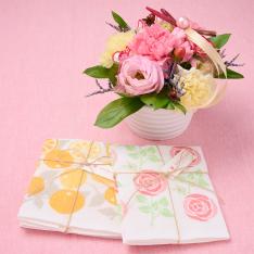 【母の日】生花アレンジメントとデザインふきん