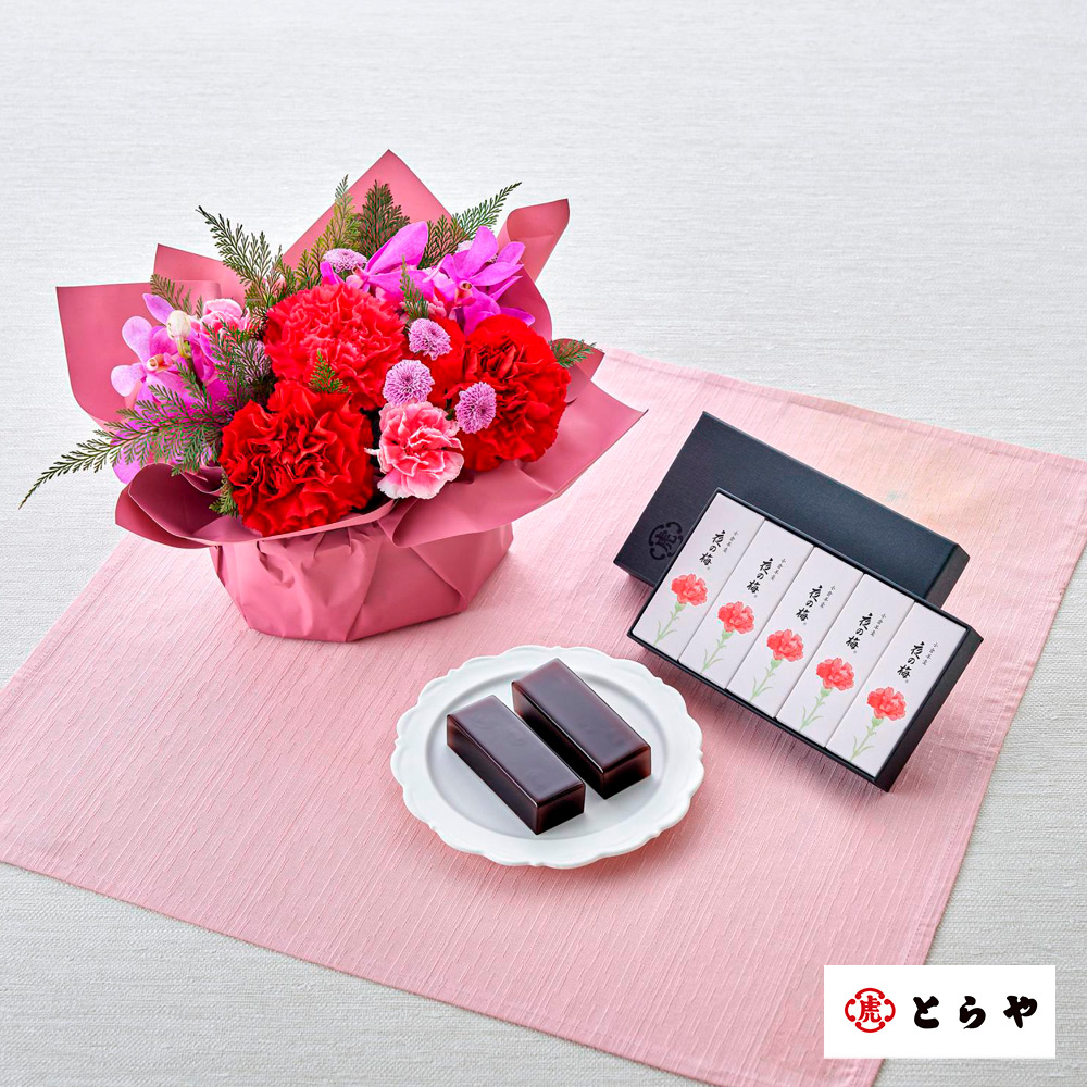 【母の日】生花 アレンジ「花てまり」＆<とらや>母の日パッケージ小形羊羹5本入