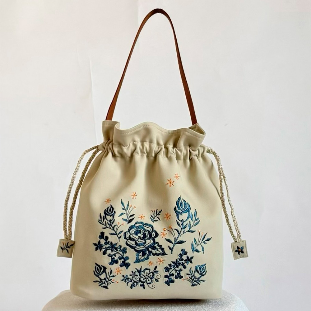 ＜いまり＞美しい刺しゅうの巾着バッグ（クリーム）