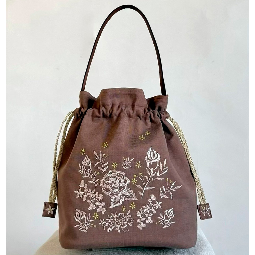 ＜いまり＞刺しゅうの美しい巾着バッグ（エンジグレイ）