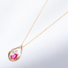 K10YGダイヤ入りルビーペンダント