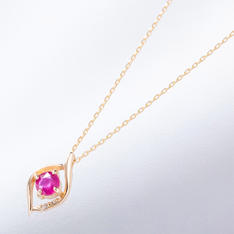 K10YGダイヤ入りルビーペンダント