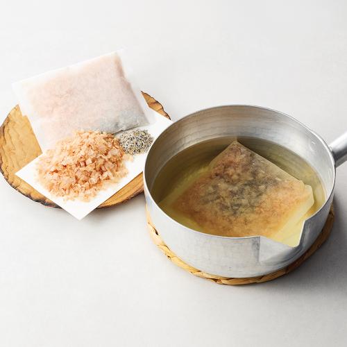 〈高島屋〉枕崎産本枯鰹節と羅臼昆布のだしパック
