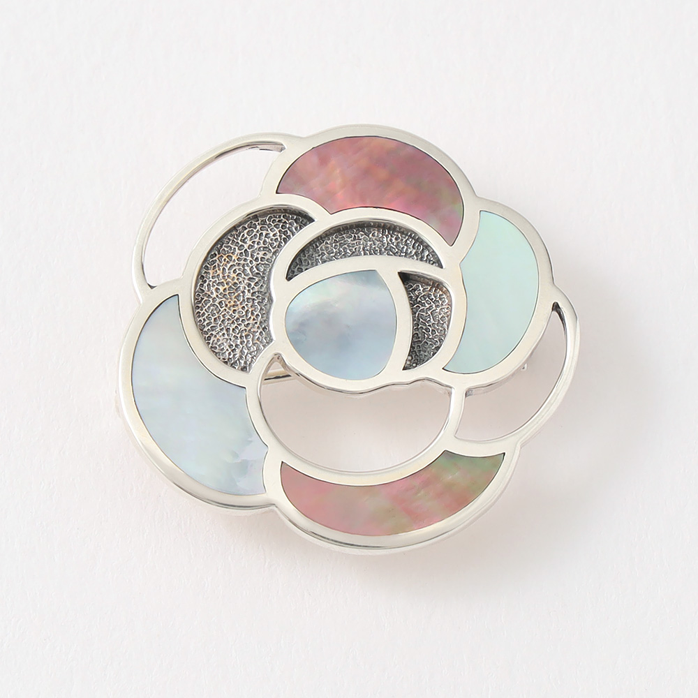 白蝶貝と黒蝶貝のブローチ