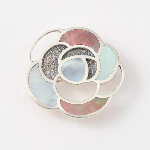 白蝶貝と黒蝶貝のブローチ