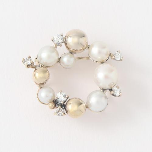 パールとホワイトトパーズ リースブローチ