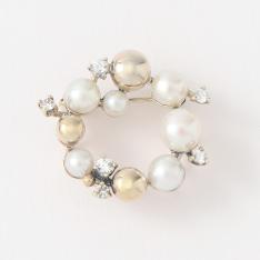 パールとホワイトトパーズ リースブローチ