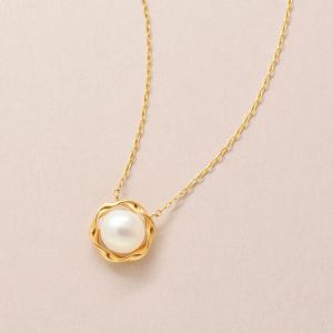 セカンドピアス]Ptホワイトサファイヤスクエアピアス | 商品詳細