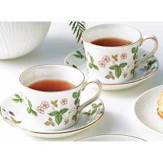 〈ウェッジウッド〉ワイルド ストロベリー ティーカップ＆ソーサー（デルフィ） ペア