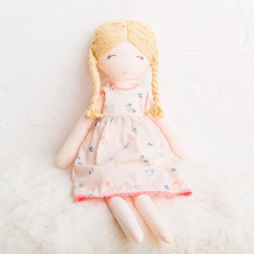 着せ替えドールとドール用ドレスセット<ギフトボックス入り>