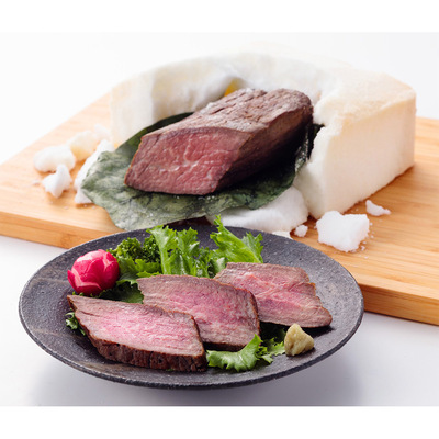 黒毛和牛ローストビーフ塩釜焼
