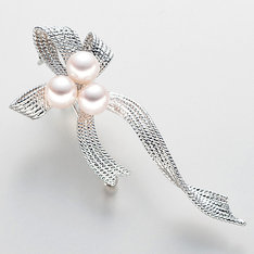 リボンモチーフ　アコヤ真珠ブローチ