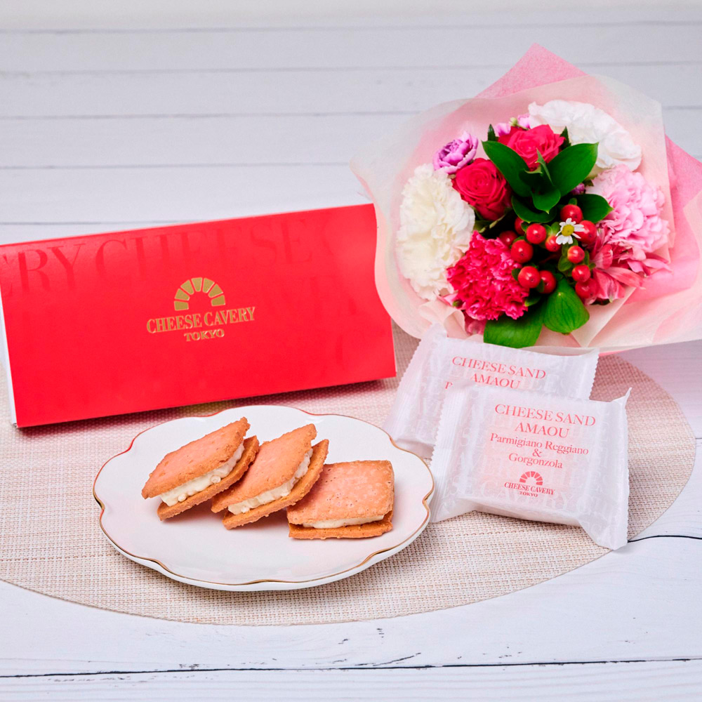 【母の日】生花花束とあまおうチーズサンド