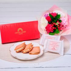 【母の日】生花花束とあまおうチーズサンド