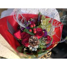 フラワーアーティストが作るお任せ生花ブーケ(小)(レッド系)