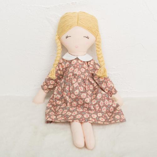 着せ替えドールとドール用ドレスセット<ギフトボックス入り>