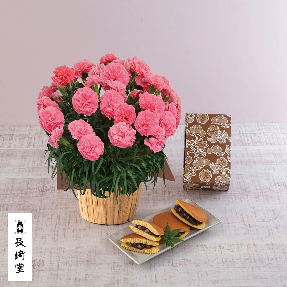【母の日】生花　カーネーションピンク＆＜長崎堂＞栗入りみかさ