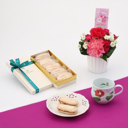【母の日】アレンジ＆香蘭社　日々と椿マグ洋菓子添え