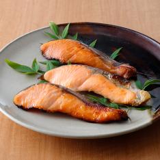 ＜味季屋＞サーモン味くらべ　3種8品