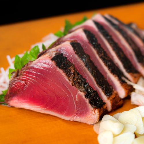 一本釣り地鰹の藁焼きタタキ