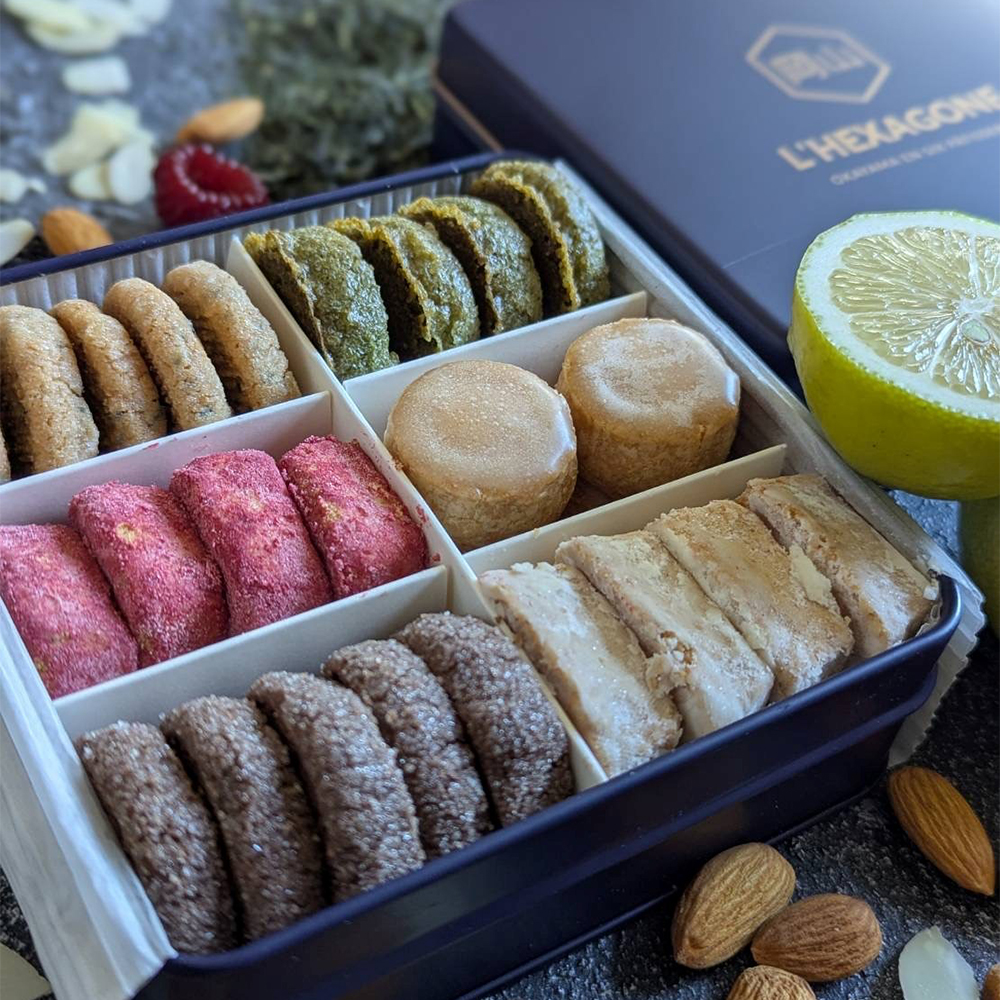 ＜L’HEXAGONE＞レグザゴン　ショコラクッキー缶　2026