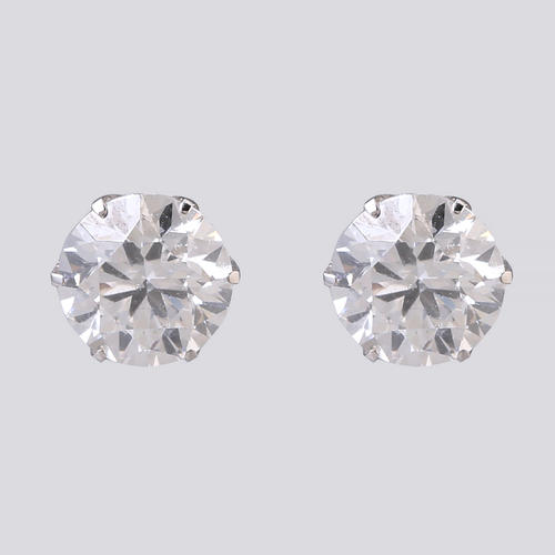 Pt合計0.6ct Gカラーダイヤピアス