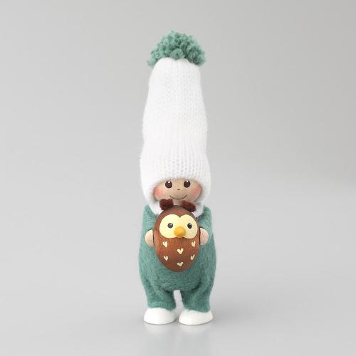 フクロウを持つ男の子