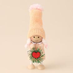 ハートのリースを持つニットの女の子