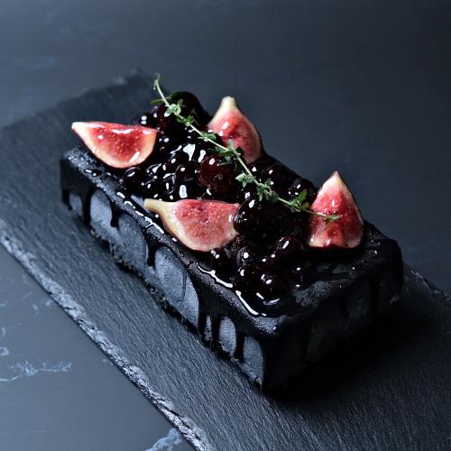 BLVCK PARIS 漆黒のレアチーズケーキ（黒いちじくビオレ・ソリエス＆ブラックベリー）16cm