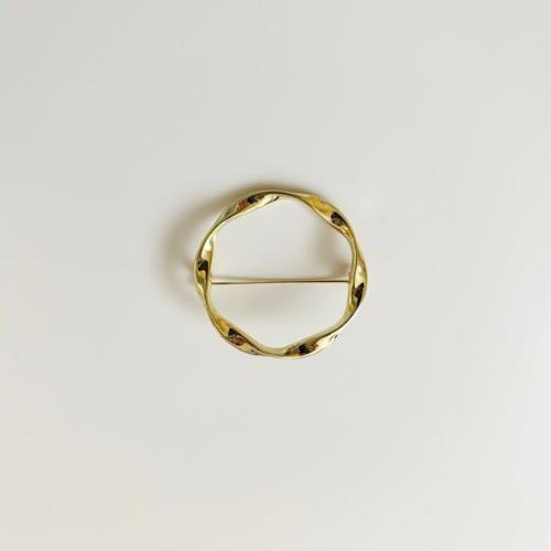 満月型ブローチ