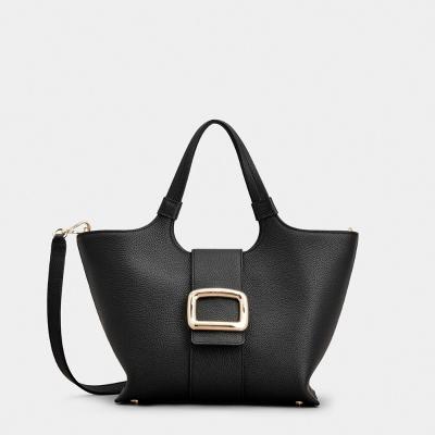 ロジェヴィヴィエ・ビジュー付き黒パーティーバッグ(超美品)✨ Roger Vivier（ロジェ ヴィヴィエ） | バッグ | ラグジュアリー