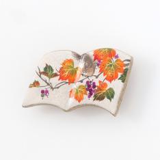 ＜絵付けこあん＞帯留（十月　野ぶどうとリス）