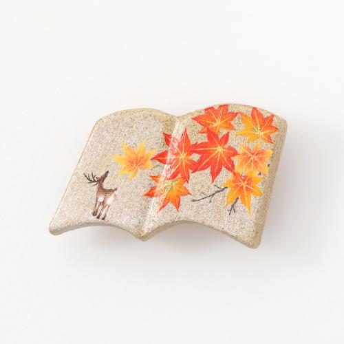 ＜絵付けこあん＞帯留（十一月　もみじと鹿）