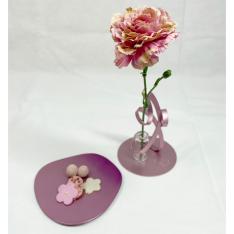 アフターヌーンティーのそばに　ピンク