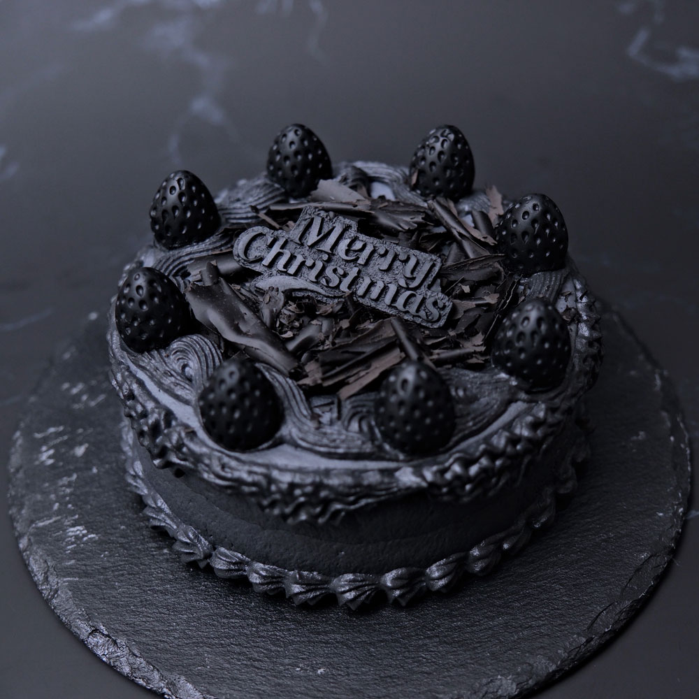【クリスマス】黒い苺を飾ったマラスキーノ香る漆黒のショートケーキ「FRASE NOIRE」
