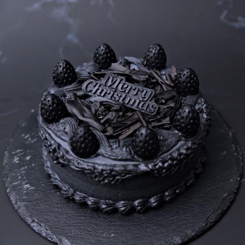 【クリスマス】黒い苺を飾ったマラスキーノ香る漆黒のショートケーキ「FRASE NOIRE」