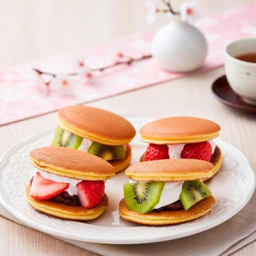 永久堂のフルーツ生どら（いちご・キウイ）（餡＆ホイップクリーム）