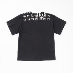 Vネックロゴ入りTシャツ（ブラック） 8Y（130cm）→14Y（160cm）