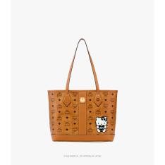＜MCM×HELLO KITTY Liz＞ショッパーバッグ