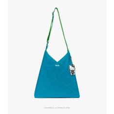 ＜MCM×HELLO KITTY Aren＞ショルダーバッグ チャーム付き
