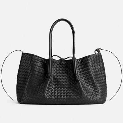 【完売必至】ボッテガ レザーショルダーバッグ無料ギフト包装♪ 三越伊勢丹 | Bottega Veneta/ボッテガ・ヴェネタ_Men通販