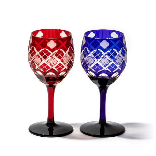 江戸切子 四ツ葉に矢来魚子紋 ワイングラスペア （琥珀赤・琥珀ルリ）