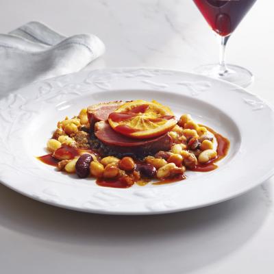 ＜メゾンミクニ＞合鴨のコンフィと5種の豆の煮込み オレンジのソース添え