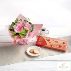【ホワイトデー】生花そのまま飾れるブーケ＆ゴディバ「あまおう苺ラングドシャクッキーアソートメント」