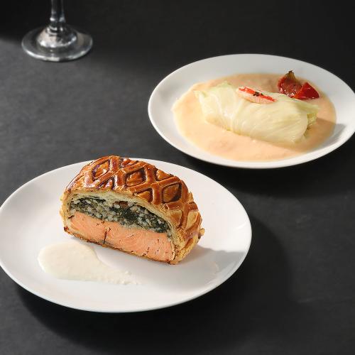 ＜フォション ガストロノミ＞サーモンのパイ包み焼きとカニのムースキャベツ包み