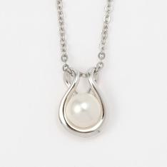 大粒9mm淡水真珠馬蹄ペンダント