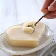 スプーンで頂く白い蜂蜜