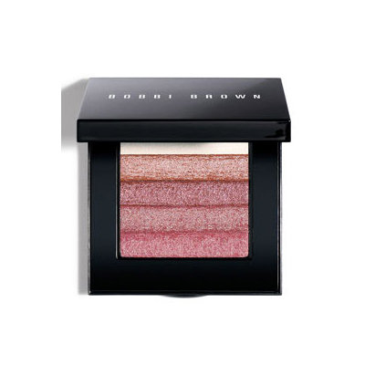 コーラルピンクの チーク メイクで幸せ感あふれる血色チークに 千吉良恵子さん