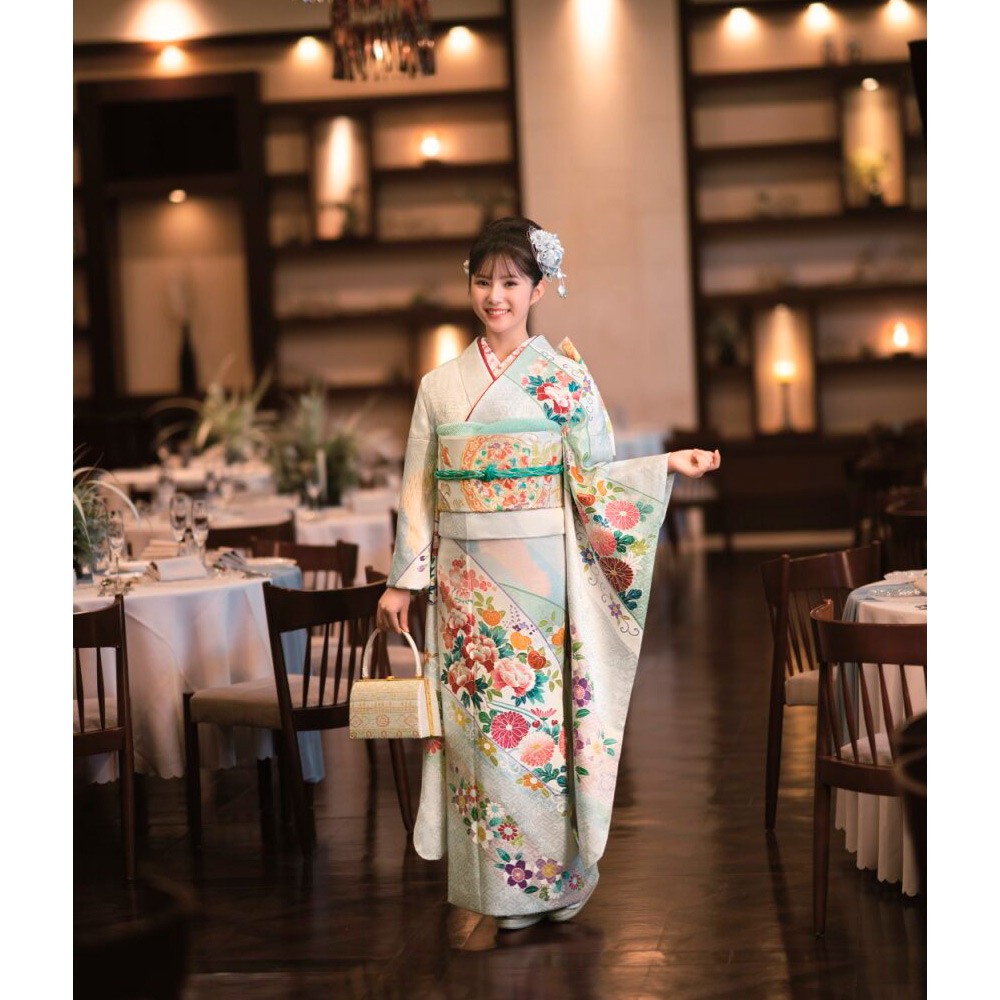 振袖（未仕立品）「取方春秋草花」