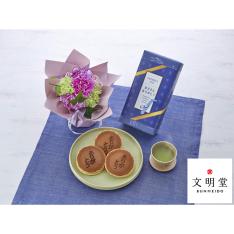 【父の日】生花 そのまま飾れる父の日ブーケ（パープル系）＆＜文明堂東京＞月三笠3個入